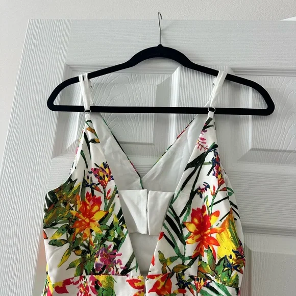 NWT Adelyn Rae Floral Jumper Size Medium - Picture 8 of 15